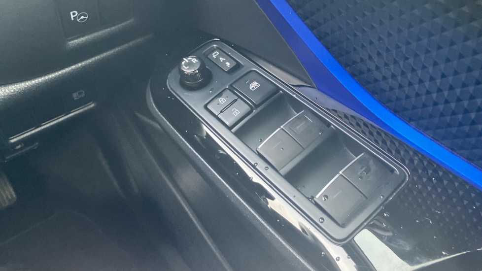 Toyota C-HR 1.8 Hybrid Dynamic 5dr CVT Hybrid Hatchback - Image 29