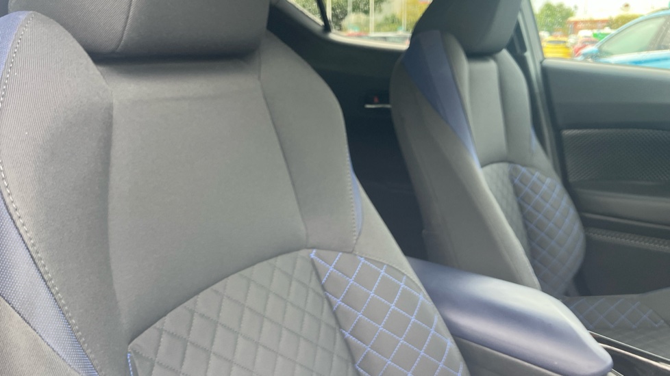 Toyota C-HR 1.8 Hybrid Dynamic 5dr CVT Hybrid Hatchback - Image 30