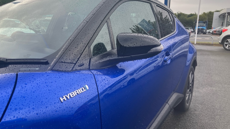 Toyota C-HR 1.8 Hybrid Dynamic 5dr CVT Hybrid Hatchback - Image 37