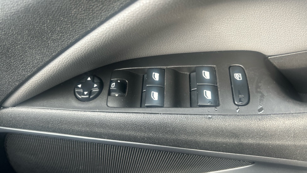 Vauxhall Crossland X 1.2 [83] Elite Nav 5dr Petrol Hatchback - Image 31