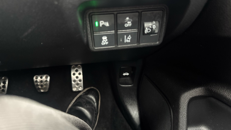 Honda Civic 1.6 i-DTEC SR 5dr Diesel Hatchback - Image 34