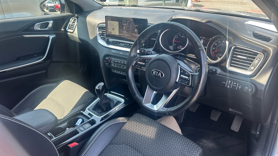 Kia Xceed 1.0T GDi ISG 3 5dr Petrol Hatchback - Image 11