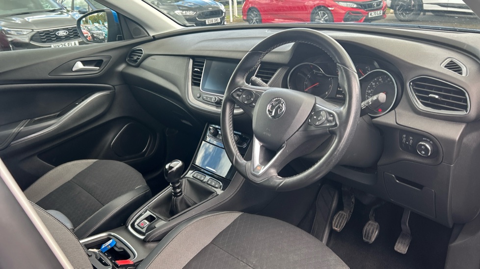 Vauxhall Grandland X 1.2 Turbo Tech Line Nav 5dr Petrol Hatchback - Image 11