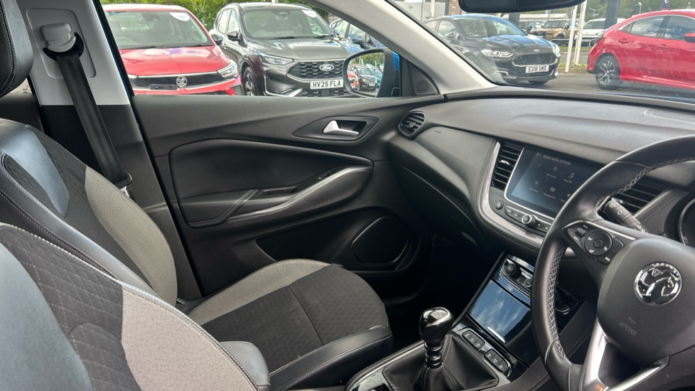 Vauxhall Grandland X 1.2 Turbo Tech Line Nav 5dr Petrol Hatchback - Image 14