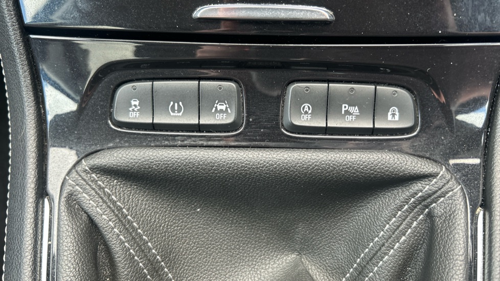 Vauxhall Grandland X 1.2 Turbo Tech Line Nav 5dr Petrol Hatchback - Image 21