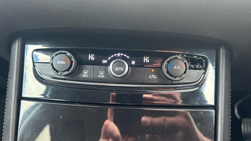 Vauxhall Grandland X 1.2 Turbo Tech Line Nav 5dr Petrol Hatchback - Image 22