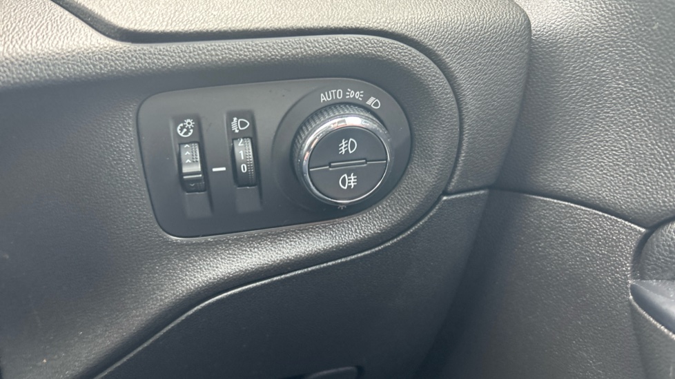 Vauxhall Grandland X 1.2 Turbo Tech Line Nav 5dr Petrol Hatchback - Image 27