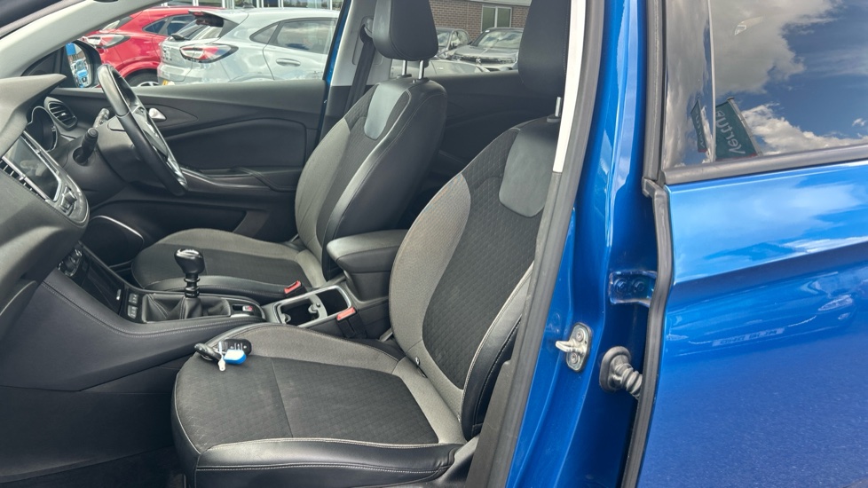 Vauxhall Grandland X 1.2 Turbo Tech Line Nav 5dr Petrol Hatchback - Image 38