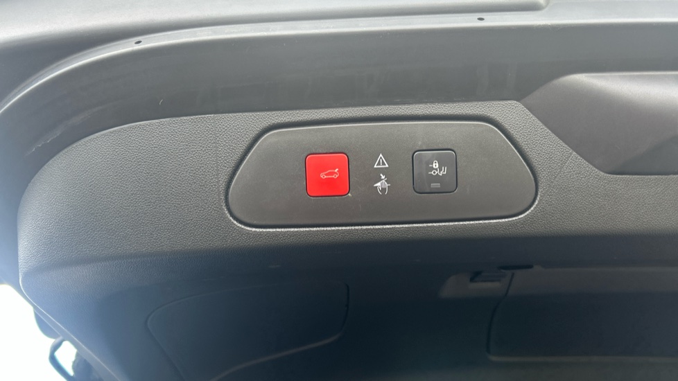 Vauxhall Grandland X 1.2 Turbo Tech Line Nav 5dr Petrol Hatchback - Image 39