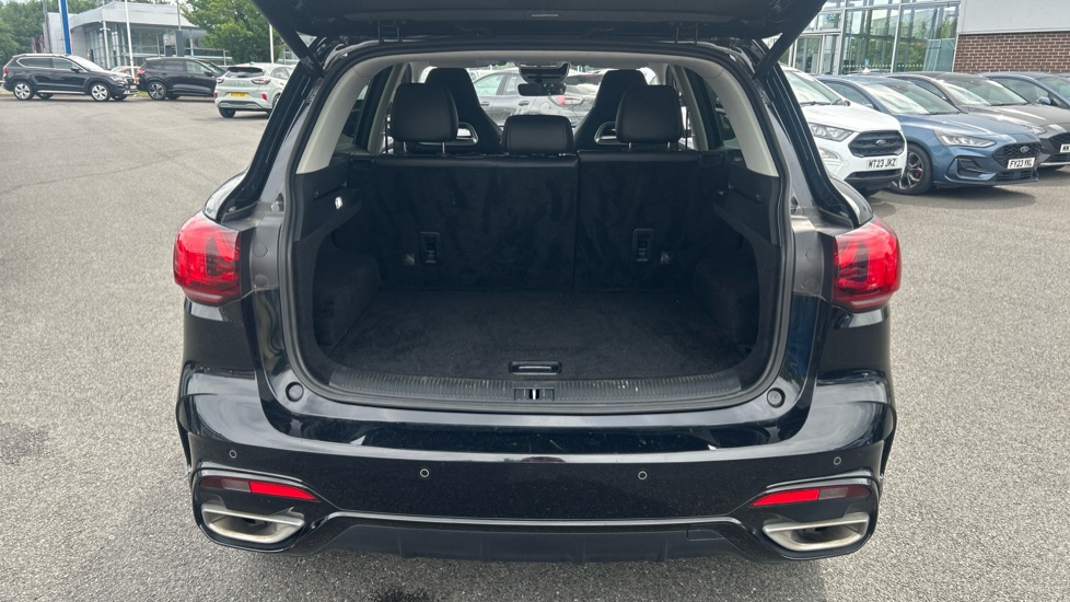 MG HS 1.5 T-GDI Trophy 5dr DCT Petrol Hatchback - Image 4