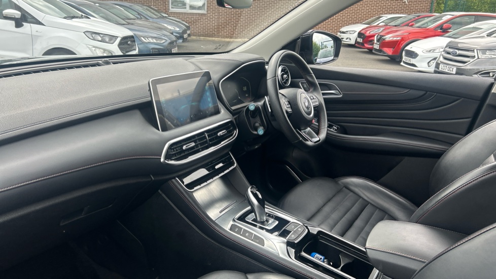 MG HS 1.5 T-GDI Trophy 5dr DCT Petrol Hatchback - Image 9