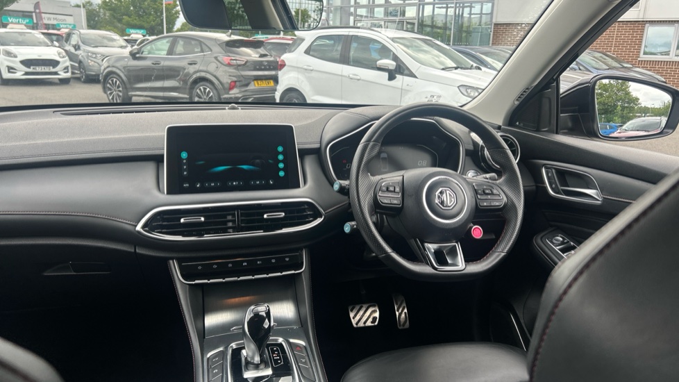 MG HS 1.5 T-GDI Trophy 5dr DCT Petrol Hatchback - Image 10