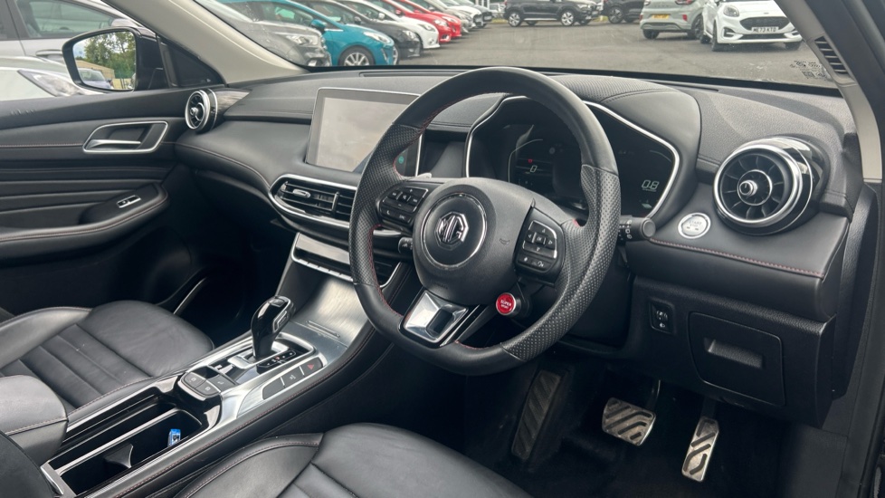 MG HS 1.5 T-GDI Trophy 5dr DCT Petrol Hatchback - Image 11