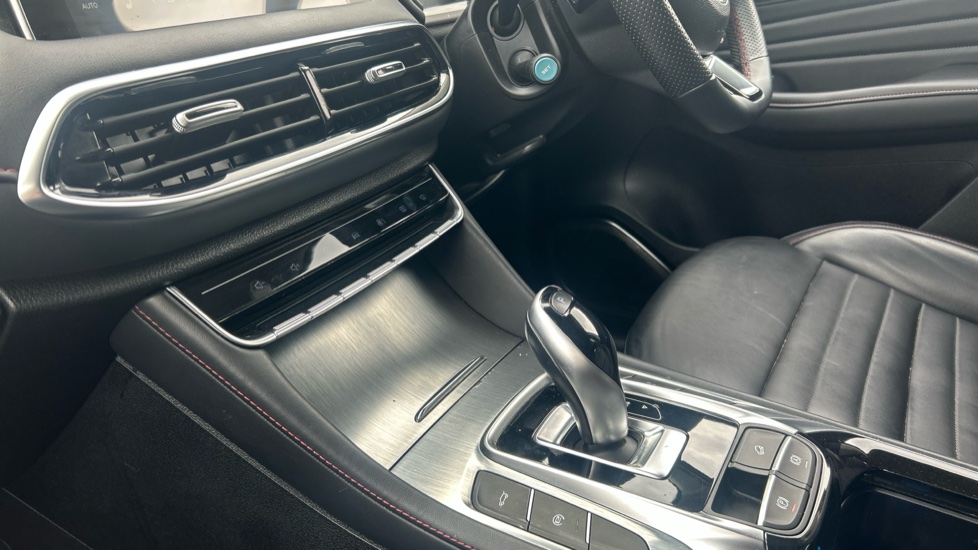 MG HS 1.5 T-GDI Trophy 5dr DCT Petrol Hatchback - Image 13