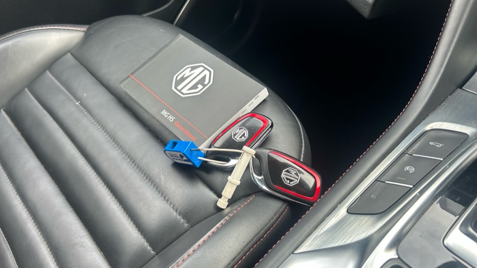 MG HS 1.5 T-GDI Trophy 5dr DCT Petrol Hatchback - Image 19