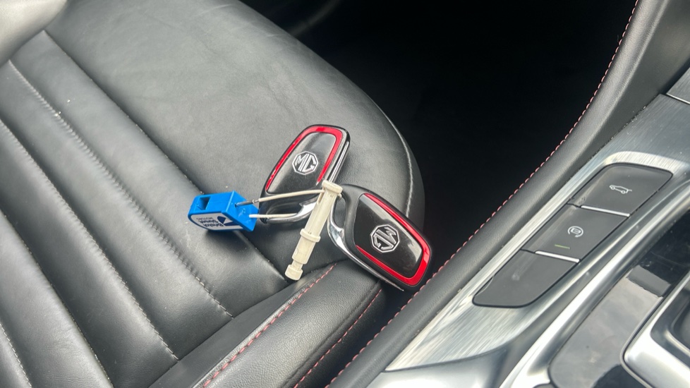 MG HS 1.5 T-GDI Trophy 5dr DCT Petrol Hatchback - Image 20