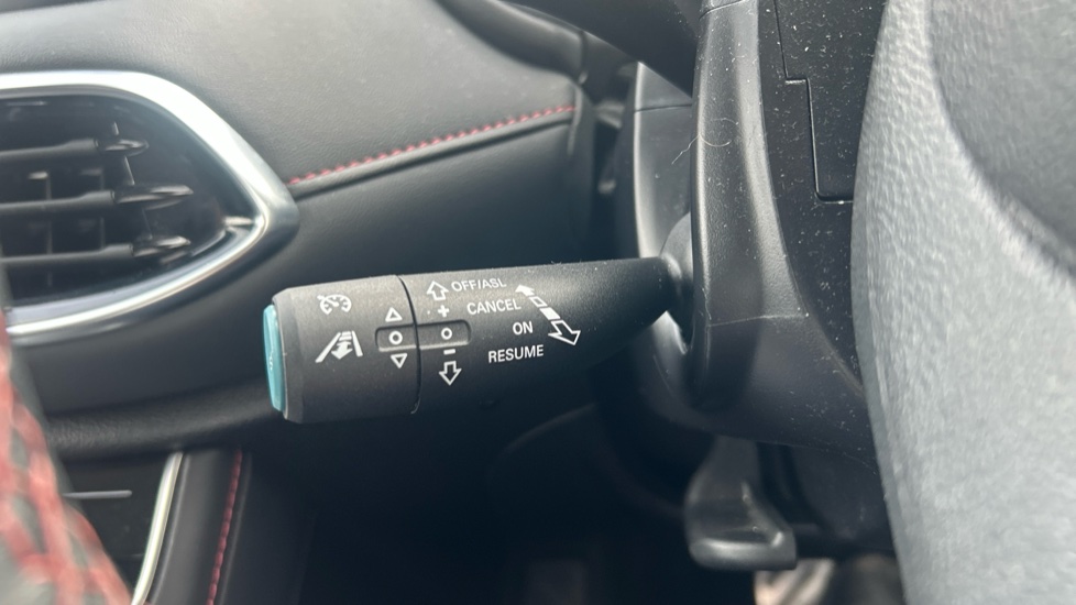 MG HS 1.5 T-GDI Trophy 5dr DCT Petrol Hatchback - Image 28