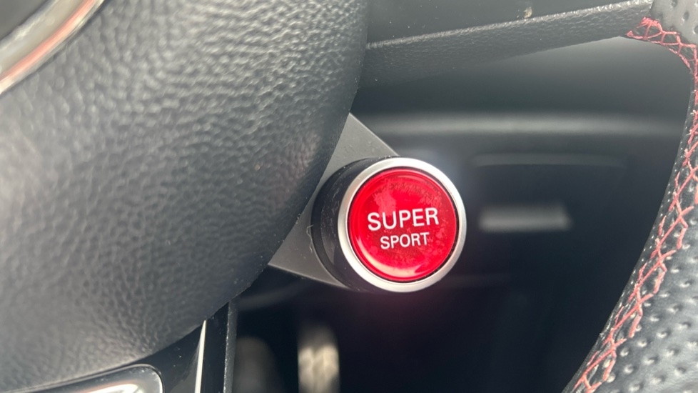 MG HS 1.5 T-GDI Trophy 5dr DCT Petrol Hatchback - Image 32