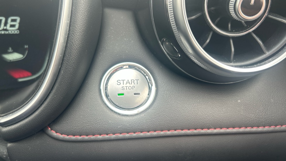 MG HS 1.5 T-GDI Trophy 5dr DCT Petrol Hatchback - Image 33