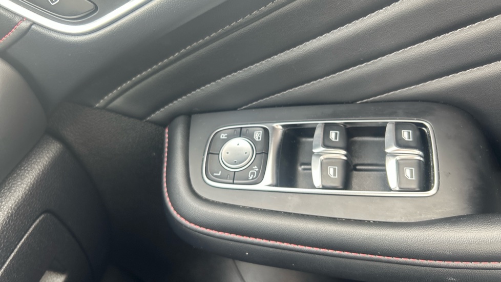 MG HS 1.5 T-GDI Trophy 5dr DCT Petrol Hatchback - Image 34