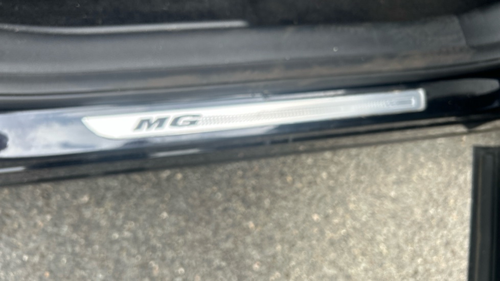 MG HS 1.5 T-GDI Trophy 5dr DCT Petrol Hatchback - Image 37