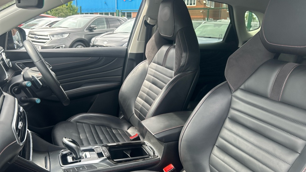 MG HS 1.5 T-GDI Trophy 5dr DCT Petrol Hatchback - Image 45