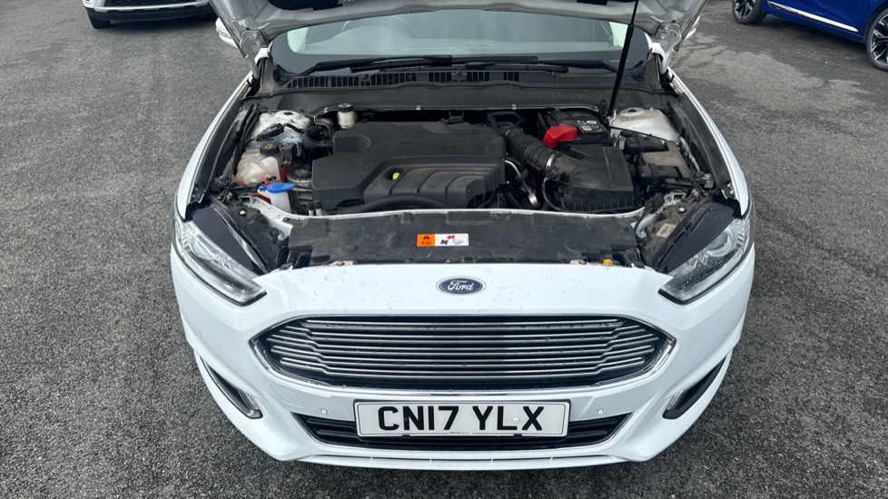 Ford Mondeo 2.0 TDCi ECOnetic Titanium 5dr Diesel Hatchback - Image 8