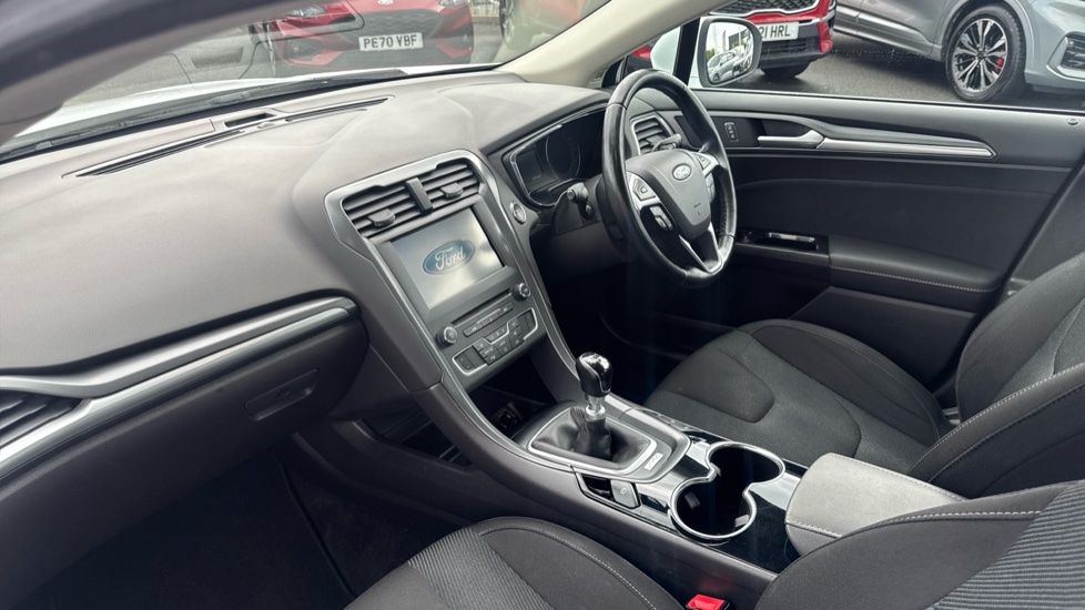 Ford Mondeo 2.0 TDCi ECOnetic Titanium 5dr Diesel Hatchback - Image 9