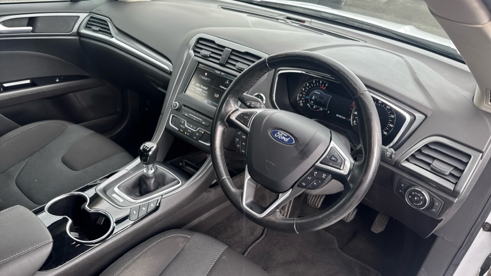 Ford Mondeo 2.0 TDCi ECOnetic Titanium 5dr Diesel Hatchback - Image 11