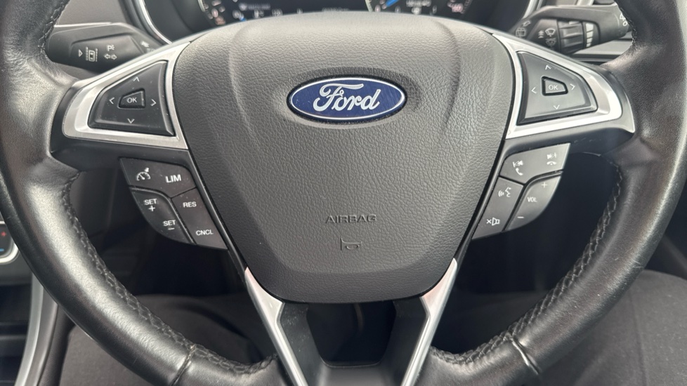 Ford Mondeo 2.0 TDCi ECOnetic Titanium 5dr Diesel Hatchback - Image 28