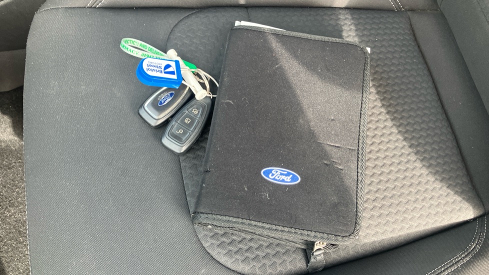 Ford Kuga 1.5 TDCi Zetec 5dr 2WD Diesel Estate - Image 19