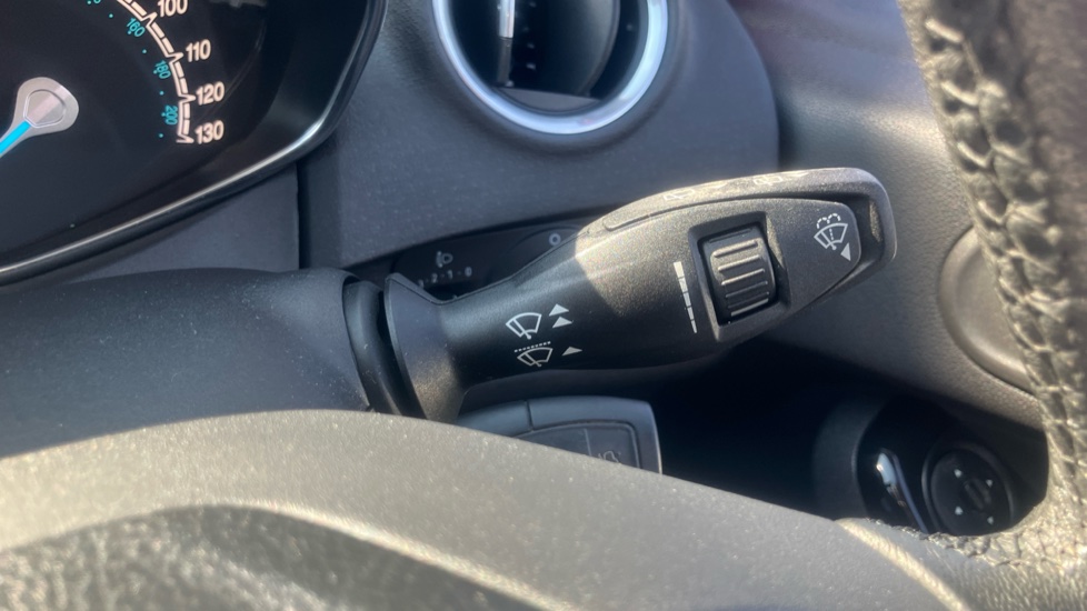 Ford Fiesta 1.25 82 Zetec 3dr Petrol Hatchback - Image 27
