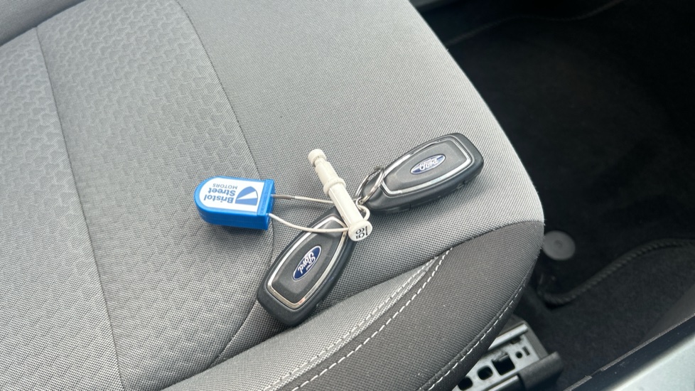 Ford Kuga 1.5 EcoBoost 120 Zetec 5dr 2WD Petrol Estate - Image 20