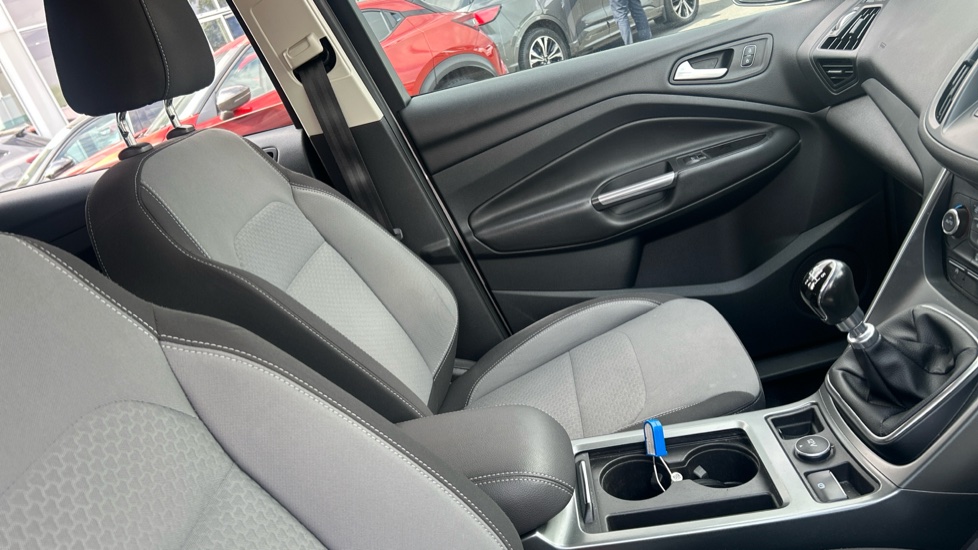 Ford Kuga 1.5 EcoBoost 120 Zetec 5dr 2WD Petrol Estate - Image 41
