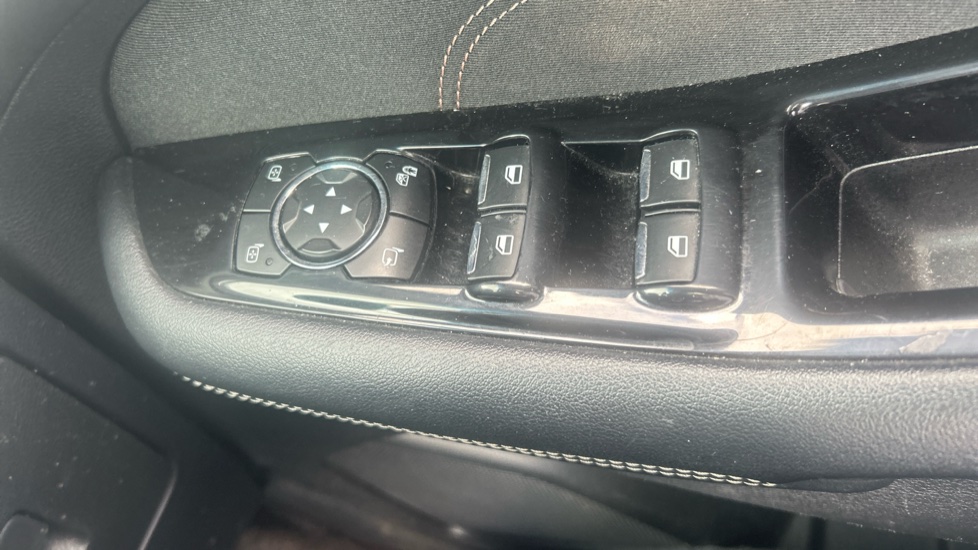 Ford Edge 2.0 TDCi 210 Titanium 5dr Powershift Diesel Estate - Image 31