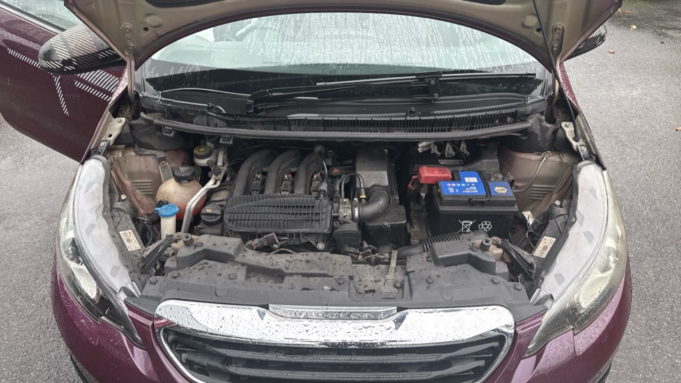 Peugeot 108 1.2 VTi Allure 3dr Petrol Hatchback - Image 8