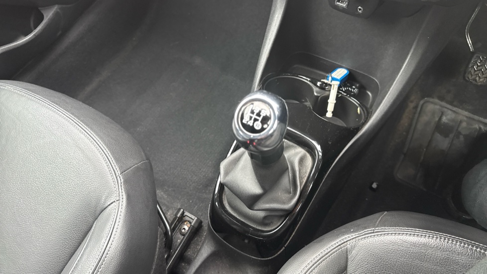 Peugeot 108 1.2 VTi Allure 3dr Petrol Hatchback - Image 13