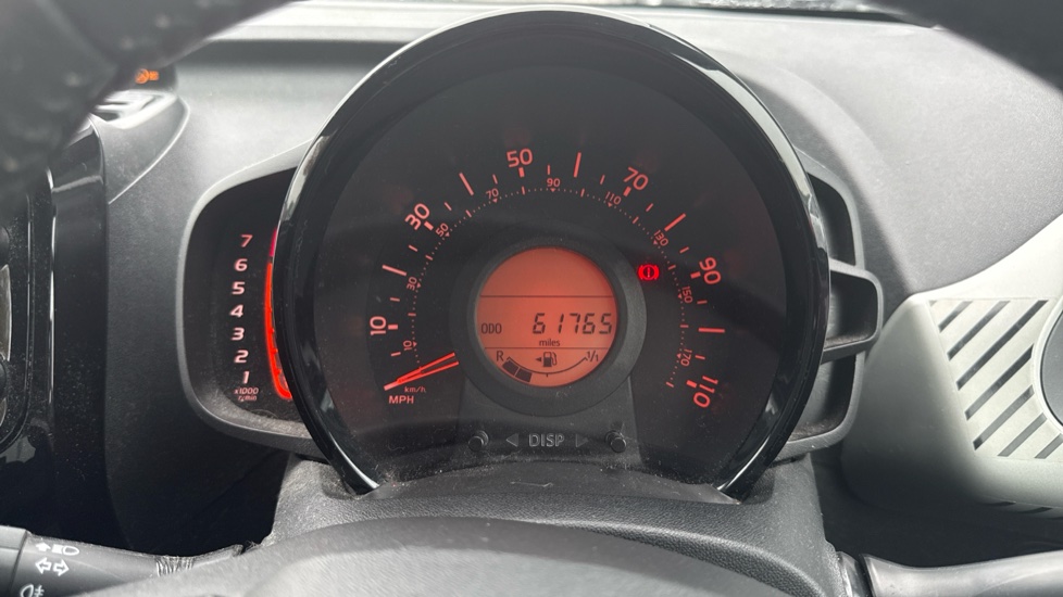 Peugeot 108 1.2 VTi Allure 3dr Petrol Hatchback - Image 18