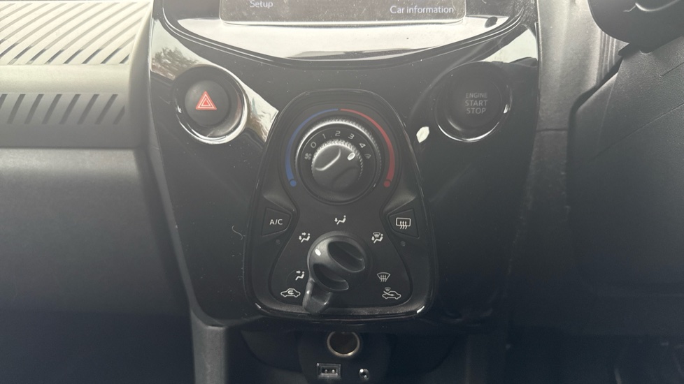Peugeot 108 1.2 VTi Allure 3dr Petrol Hatchback - Image 28