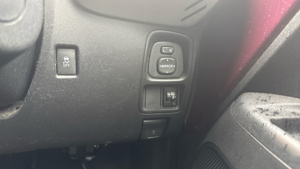 Peugeot 108 1.2 VTi Allure 3dr Petrol Hatchback - Image 34