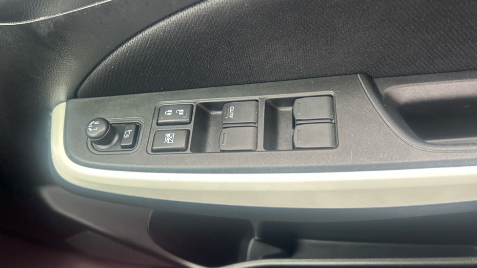 Suzuki Swift 1.0 Boosterjet SHVS SZ5 5dr Petrol Hatchback - Image 32