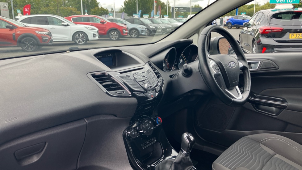 Ford Fiesta 1.25 82 Zetec 3dr Petrol Hatchback - Image 9
