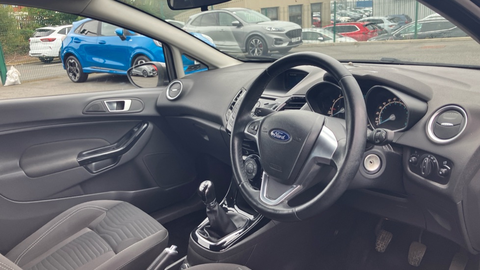 Ford Fiesta 1.25 82 Zetec 3dr Petrol Hatchback - Image 11