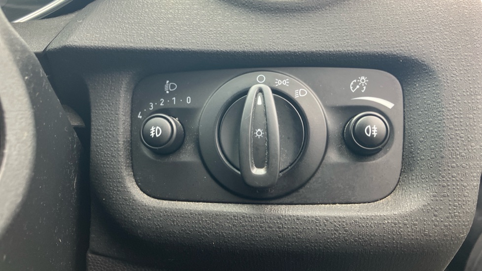 Ford Fiesta 1.25 82 Zetec 3dr Petrol Hatchback - Image 22