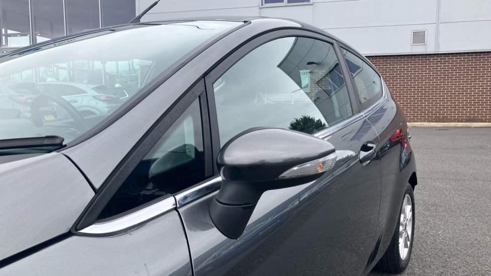 Ford Fiesta 1.25 82 Zetec 3dr Petrol Hatchback - Image 32