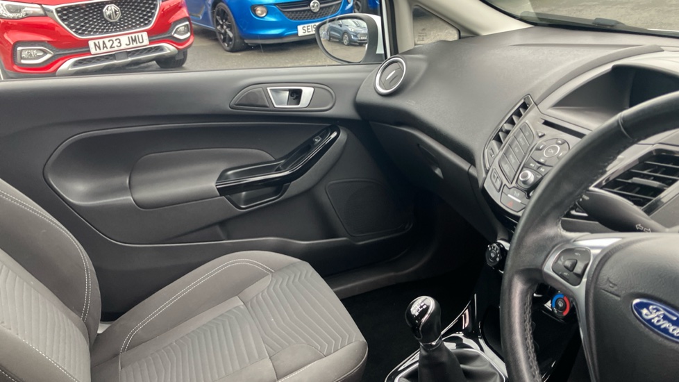 Ford Fiesta 1.25 82 Zetec 3dr Petrol Hatchback - Image 14