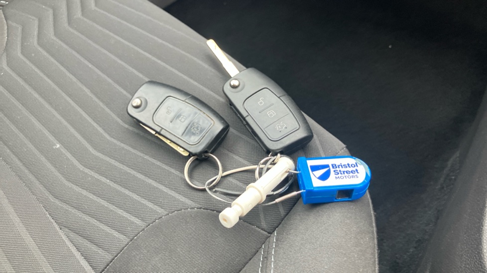 Ford Fiesta 1.25 82 Zetec 3dr Petrol Hatchback - Image 20