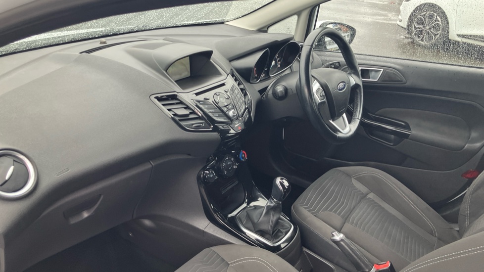 Ford Fiesta 1.25 82 Zetec 5dr Petrol Hatchback - Image 9