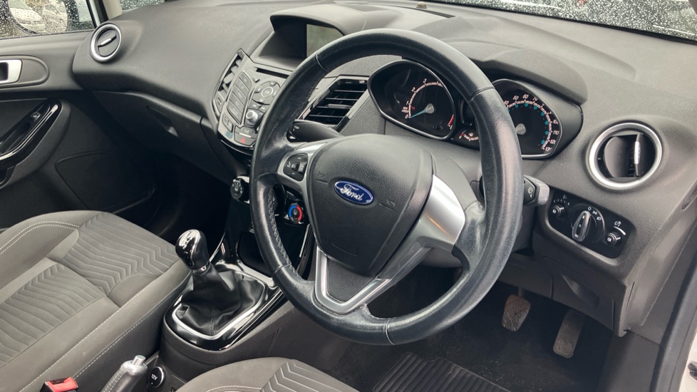 Ford Fiesta 1.25 82 Zetec 5dr Petrol Hatchback - Image 11