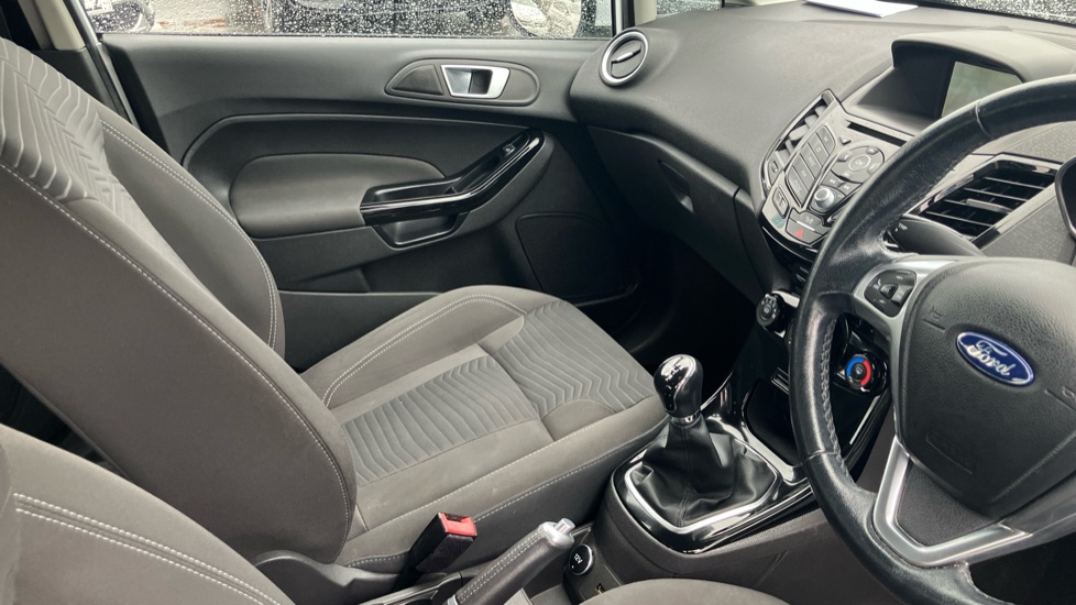 Ford Fiesta 1.25 82 Zetec 5dr Petrol Hatchback - Image 14